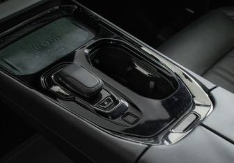 Подержанный автомобиль Zeekr 009 2023 года (16 фото)