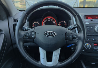 Подержанный автомобиль Kia Ceed Hatchback 2011 года (12 фото)