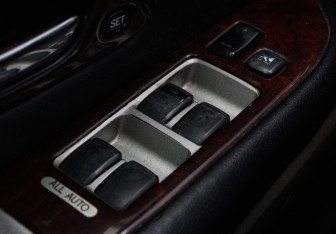 Подержанный автомобиль Lexus RX 2005 года (15 фото)