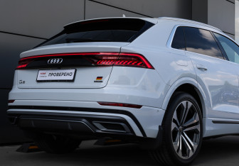 Подержанный автомобиль Audi Q8 2022 года (7 фото)