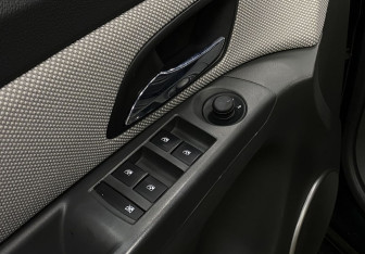 Подержанный автомобиль Chevrolet Cruze Sedan 2010 года (17 фото)
