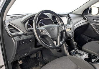 Подержанный автомобиль Hyundai Santa Fe 2012 года (16 фото)