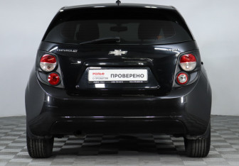 Подержанный автомобиль Chevrolet Aveo Hatchback 2012 года (6 фото)