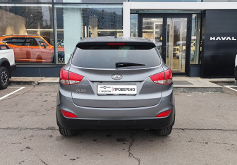 Подержанный автомобиль Hyundai ix35 2015 года (6 фото)
