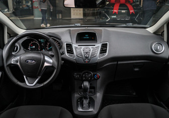 Подержанный автомобиль Ford Fiesta Sedan 2016 года (9 фото)