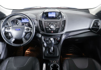 Подержанный автомобиль Ford Kuga 2013 года (10 фото)