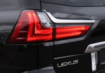 Подержанный автомобиль Lexus LX 2016 года (28 фото)