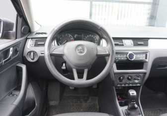 Подержанный автомобиль Skoda Rapid Liftback 2016 года (13 фото)