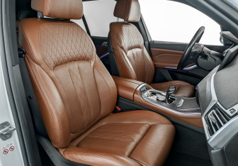 Подержанный автомобиль BMW X5 2018 года (25 фото)