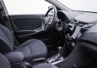 Подержанный автомобиль Hyundai Solaris Sedan 2012 года (10 фото)