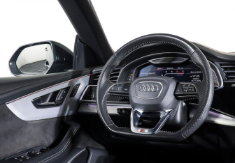 Подержанный автомобиль Audi SQ8 2019 года (16 фото)