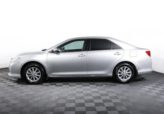 Подержанный автомобиль Toyota Camry Sedan 2013 года (8 фото)