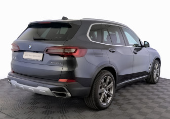 Подержанный автомобиль BMW X5 2020 года (5 фото)