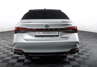 Подержанный автомобиль Toyota Avalon 2022 года (6 фото)