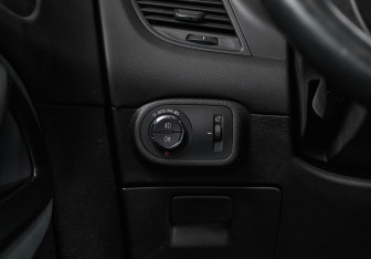 Подержанный автомобиль Opel Zafira Minivan 2013 года (13 фото)