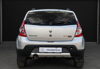 Подержанный автомобиль Renault Sandero 2012 года (5 фото)