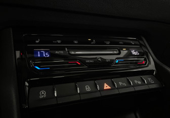 Подержанный автомобиль Skoda Karoq 2023 года (16 фото)