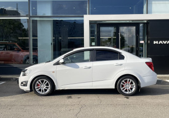 Подержанный автомобиль Chevrolet Aveo Sedan 2014 года (8 фото)
