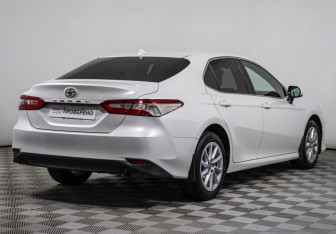 Подержанный автомобиль Toyota Camry Sedan 2021 года (5 фото)