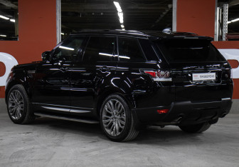 Подержанный автомобиль Land Rover Range Rover Sport 2017 года (7 фото)