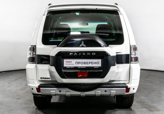 Подержанный автомобиль Mitsubishi Pajero 2019 года (6 фото)