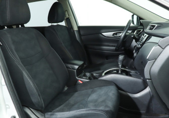 Подержанный автомобиль Nissan X-Trail 2015 года (15 фото)