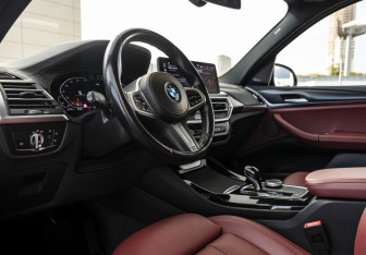 Подержанный автомобиль BMW X3 2022 года (9 фото)