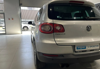 Подержанный автомобиль Volkswagen Tiguan 2010 года (8 фото)
