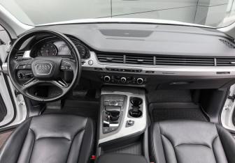 Подержанный автомобиль Audi Q7 2016 года (14 фото)
