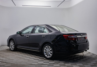 Подержанный автомобиль Toyota Camry Sedan 2012 года (7 фото)