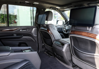 Подержанный автомобиль Cadillac Escalade Suv 2022 года (15 фото)