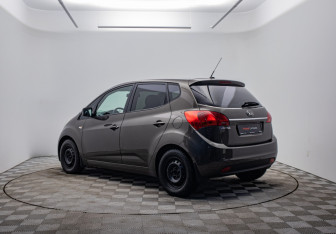 Подержанный автомобиль Kia Venga 2015 года (7 фото)