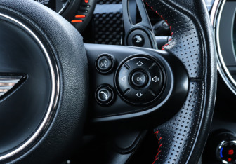 Подержанный автомобиль MINI Hatch 2017 года (20 фото)