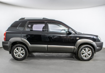 Подержанный автомобиль Hyundai Tucson 2008 года (4 фото)