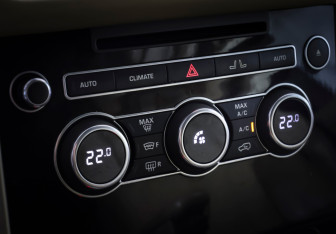Подержанный автомобиль Land Rover Range Rover 2015 года (20 фото)