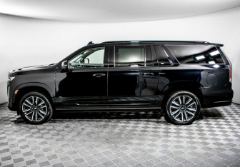 Подержанный автомобиль Cadillac Escalade Suv 2023 года (7 фото)