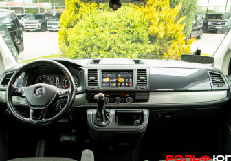 Подержанный автомобиль Volkswagen Caravelle 2019 года (11 фото)