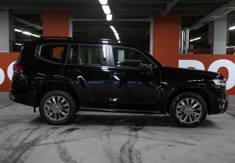 Новый Toyota Land Cruiser Suv 2022 (4 фото)