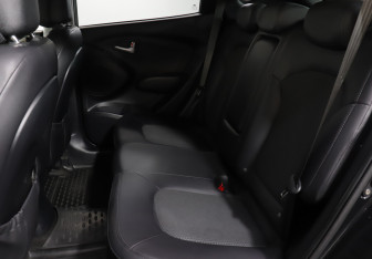 Подержанный автомобиль Hyundai ix35 2010 года (10 фото)