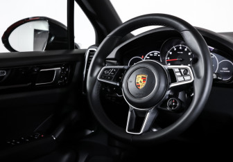 Подержанный автомобиль Porsche Cayenne 2020 года (13 фото)