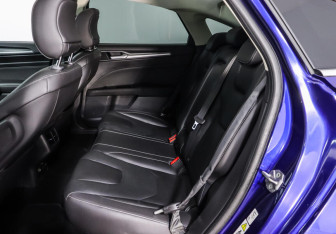 Подержанный автомобиль Ford Mondeo Sedan 2015 года (16 фото)