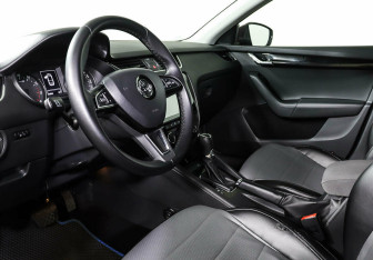 Подержанный автомобиль Skoda Octavia Liftback 2015 года (10 фото)