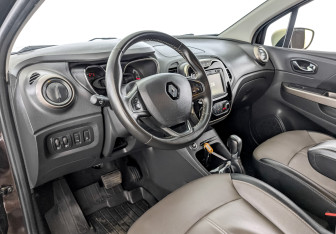Подержанный автомобиль Renault Kaptur 2019 года (16 фото)