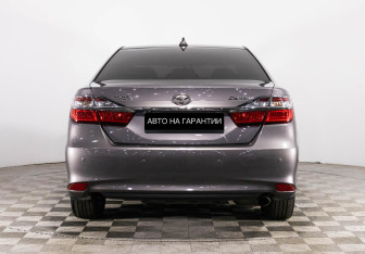 Подержанный автомобиль Toyota Camry Sedan 2016 года (6 фото)