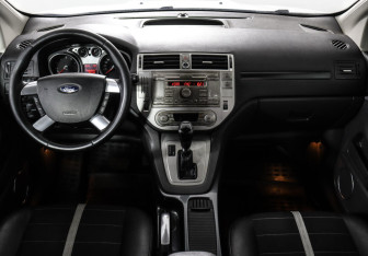 Подержанный автомобиль Ford Kuga 2012 года (6 фото)