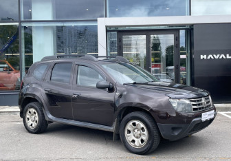 Подержанный автомобиль Renault Duster 2014 года (3 фото)