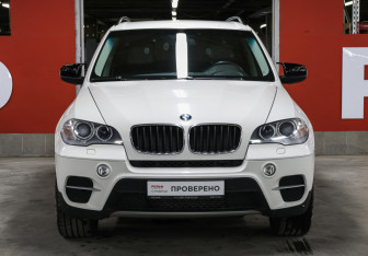 Подержанный автомобиль BMW X5 2010 года (2 фото)