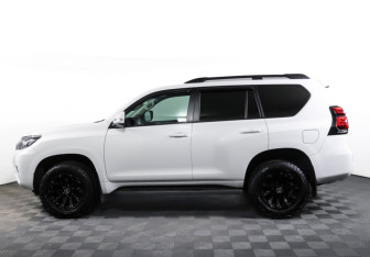 Подержанный автомобиль Toyota Land Cruiser Prado 2019 года (8 фото)