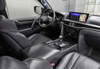 Подержанный автомобиль Lexus LX 2017 года (9 фото)