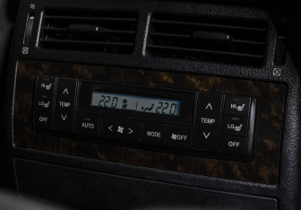 Подержанный автомобиль Toyota Land Cruiser Suv 2010 года (19 фото)